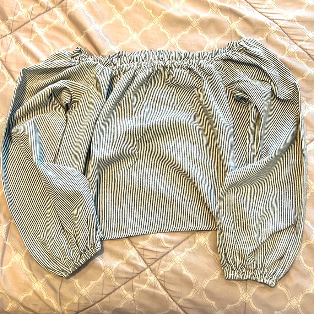 Brandy Melville Off the shoulder top